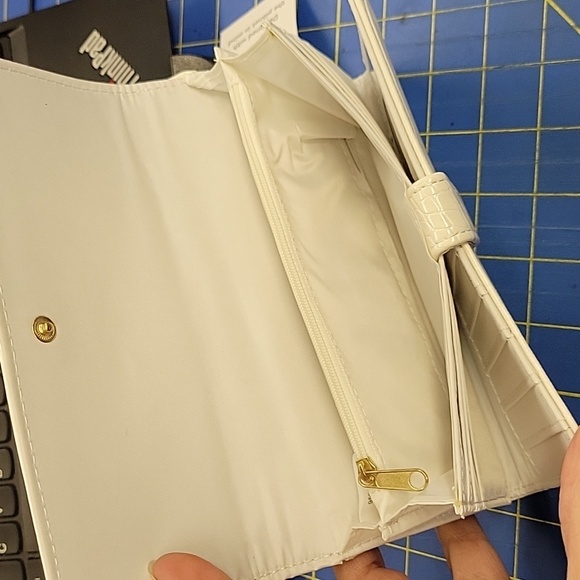 Time and Tru Cream Clutch Organizer Wallet Brand New - Picture 3 of 6